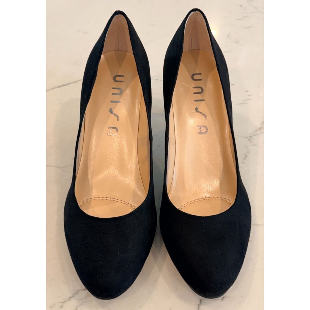 Unisa Black Suede Pumps Round Toe Heels Size 7.5M